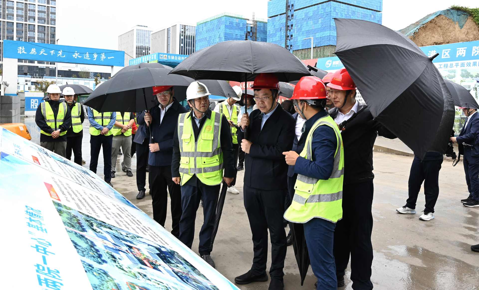 豫資控股集團(tuán)黨委書記、董事長(zhǎng)李明調(diào)研“兩院一中心”和“盒子汽車”項(xiàng)目一線